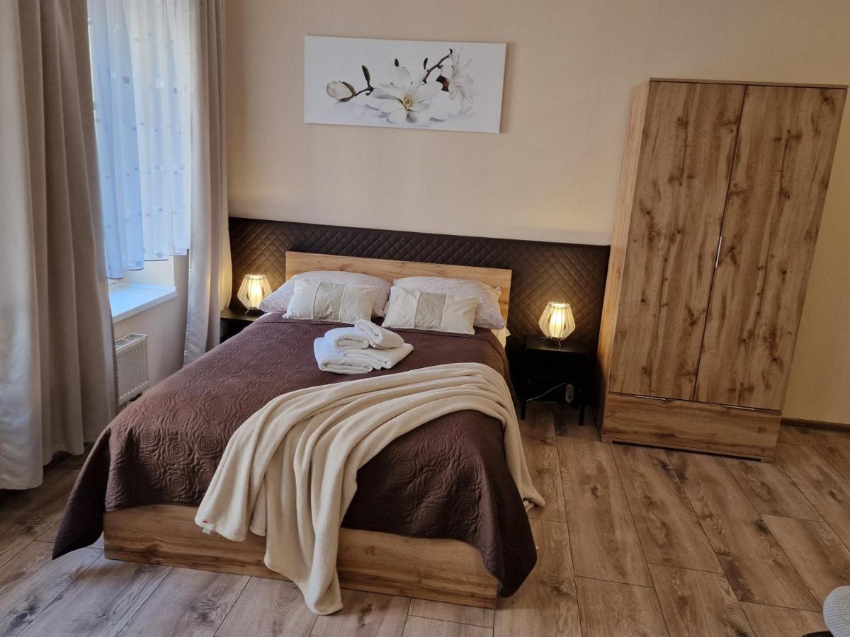 Aparthouse Apartamenty Centrum - In The City Center Near The Train Station Katowice Exterior foto